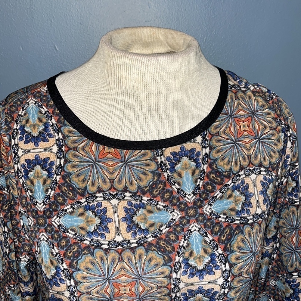 One Clothing Long Sleeve Tunic flare sleeves small multi color pattern - Picture 4 of 9
